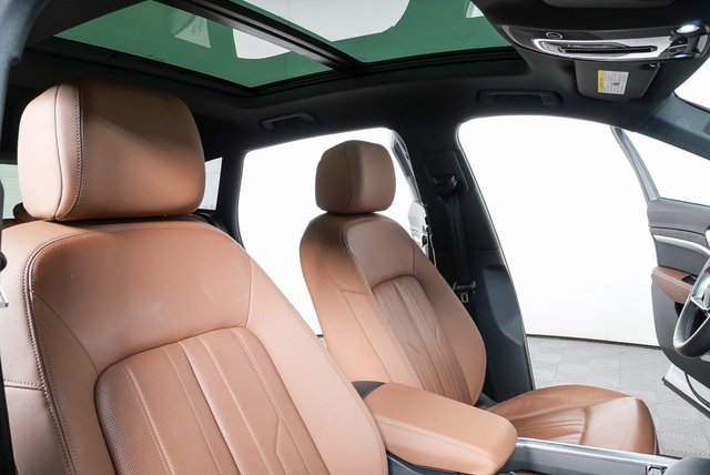 Used 2024 Audi Q8 e-tron Premium Plus image 22