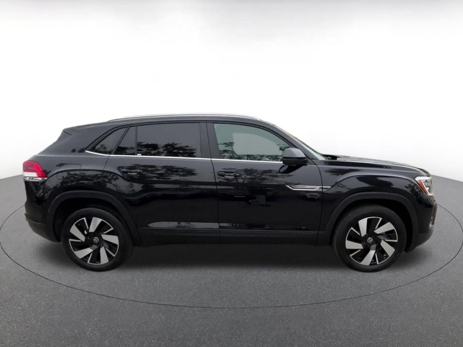 Used 2025 Volkswagen Atlas Cross Sport SE image 16