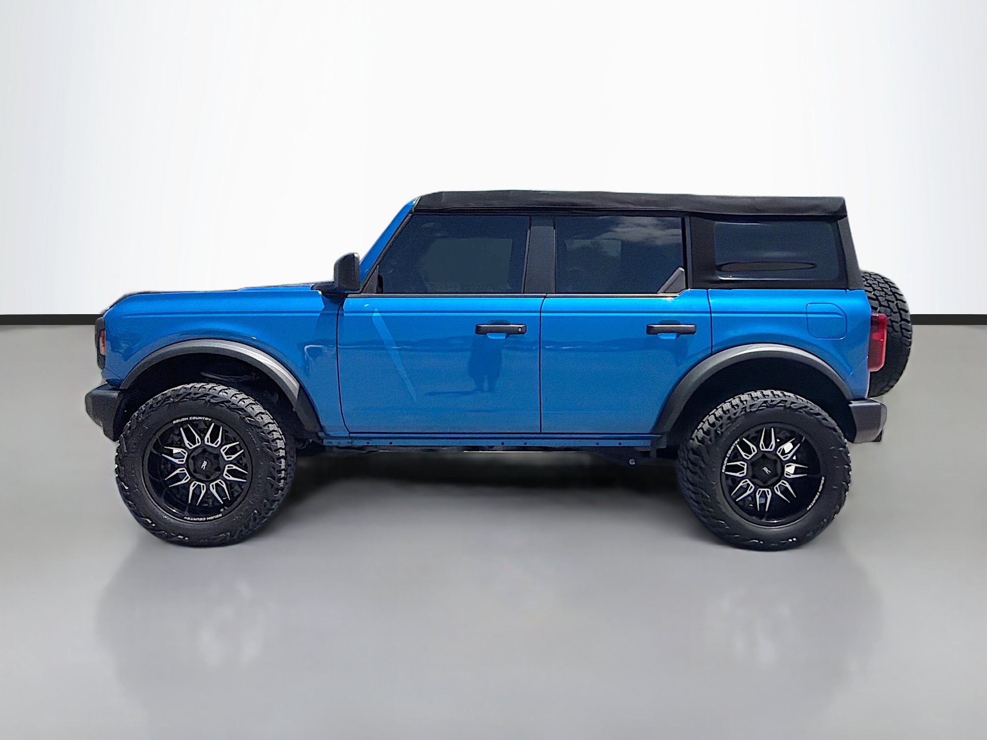 Used 2022 Ford Bronco 4-Door AWD/4WD image 2