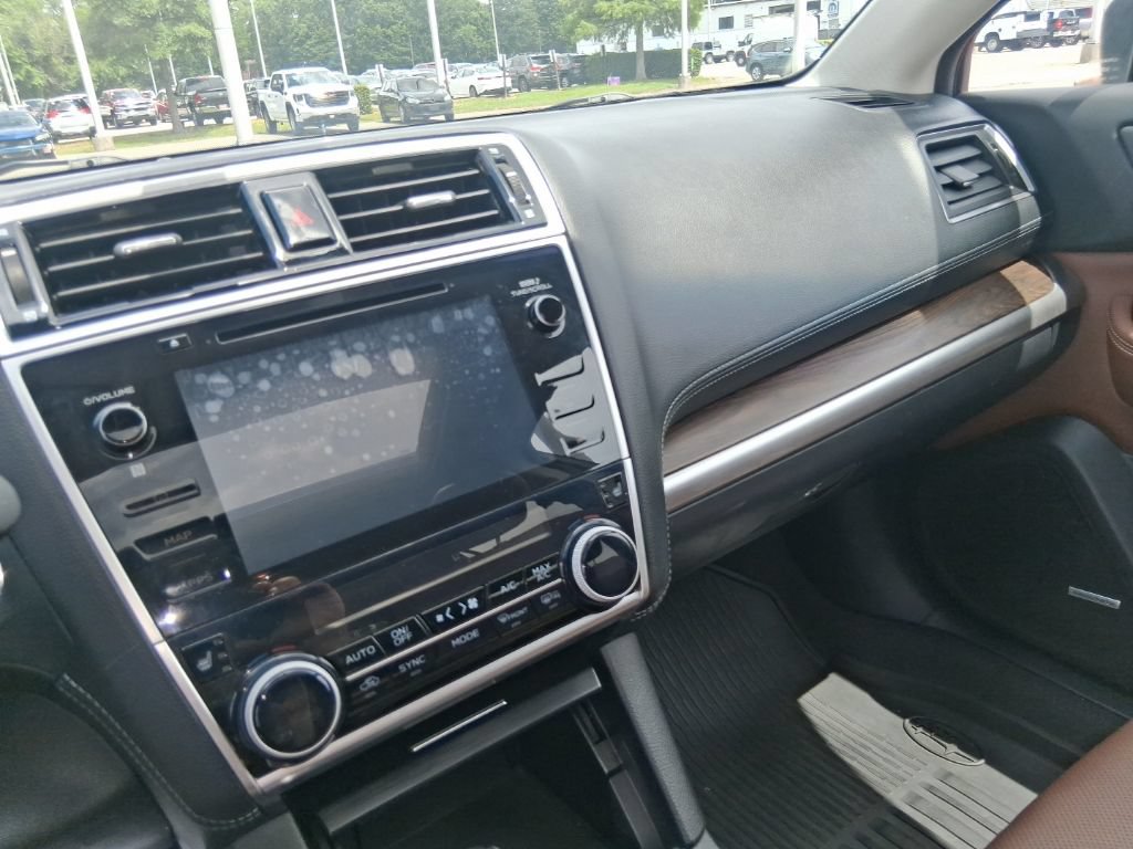 Used 2019 Subaru Outback 3.6R Touring AWD/4WD image 12
