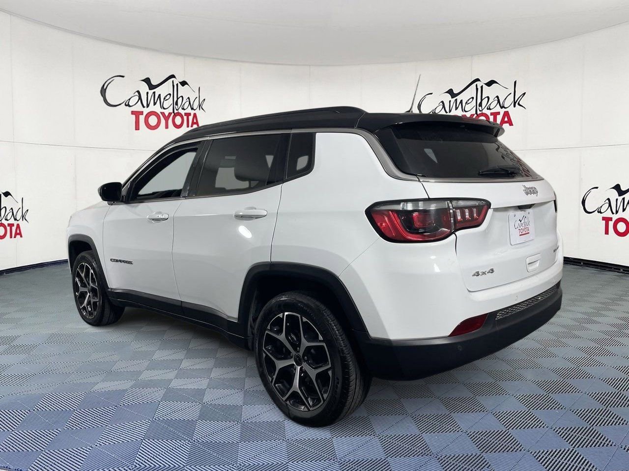 Used 2025 Jeep Compass Limited image 5