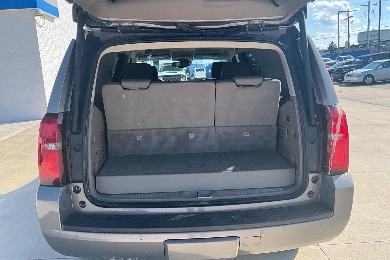 Used 2018 Chevrolet Tahoe LT w/ Luxury Package AWD/4WD image 4