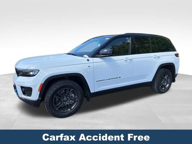 Used 2024 Jeep Grand Cherokee Trailhawk w/ Advanced Protech Group II AWD/4WD image 2