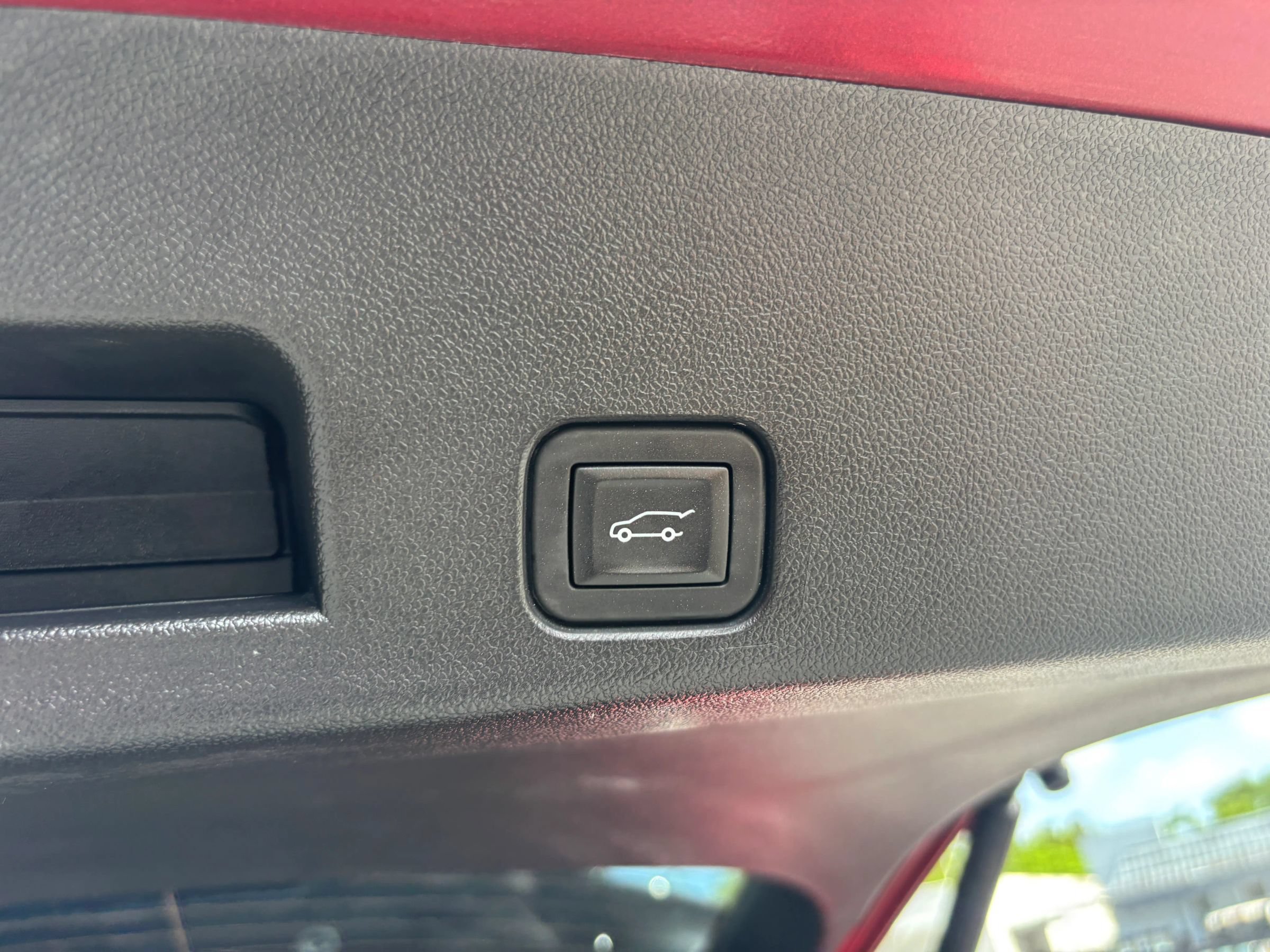 Used 2025 Chevrolet Traverse LT w/ Driver Confidence Package FWD image 37