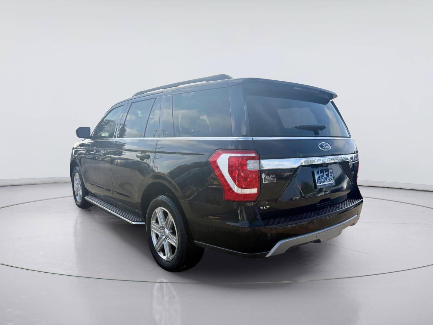 Used 2021 Ford Expedition XLT RWD image 3