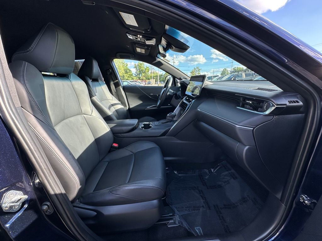 Used 2023 Toyota Venza XLE image 27