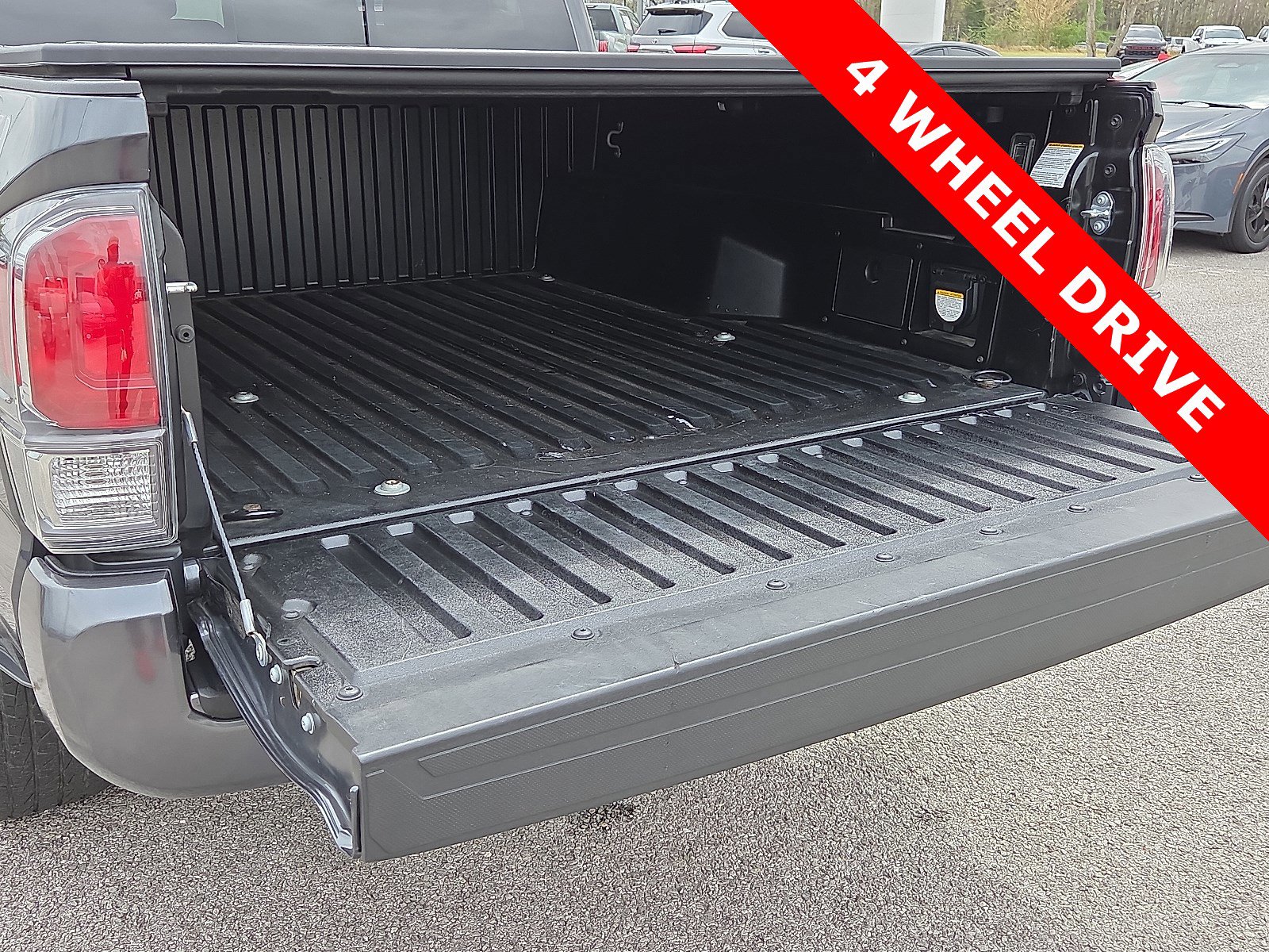 Used 2023 Toyota Tacoma TRD Sport image 9