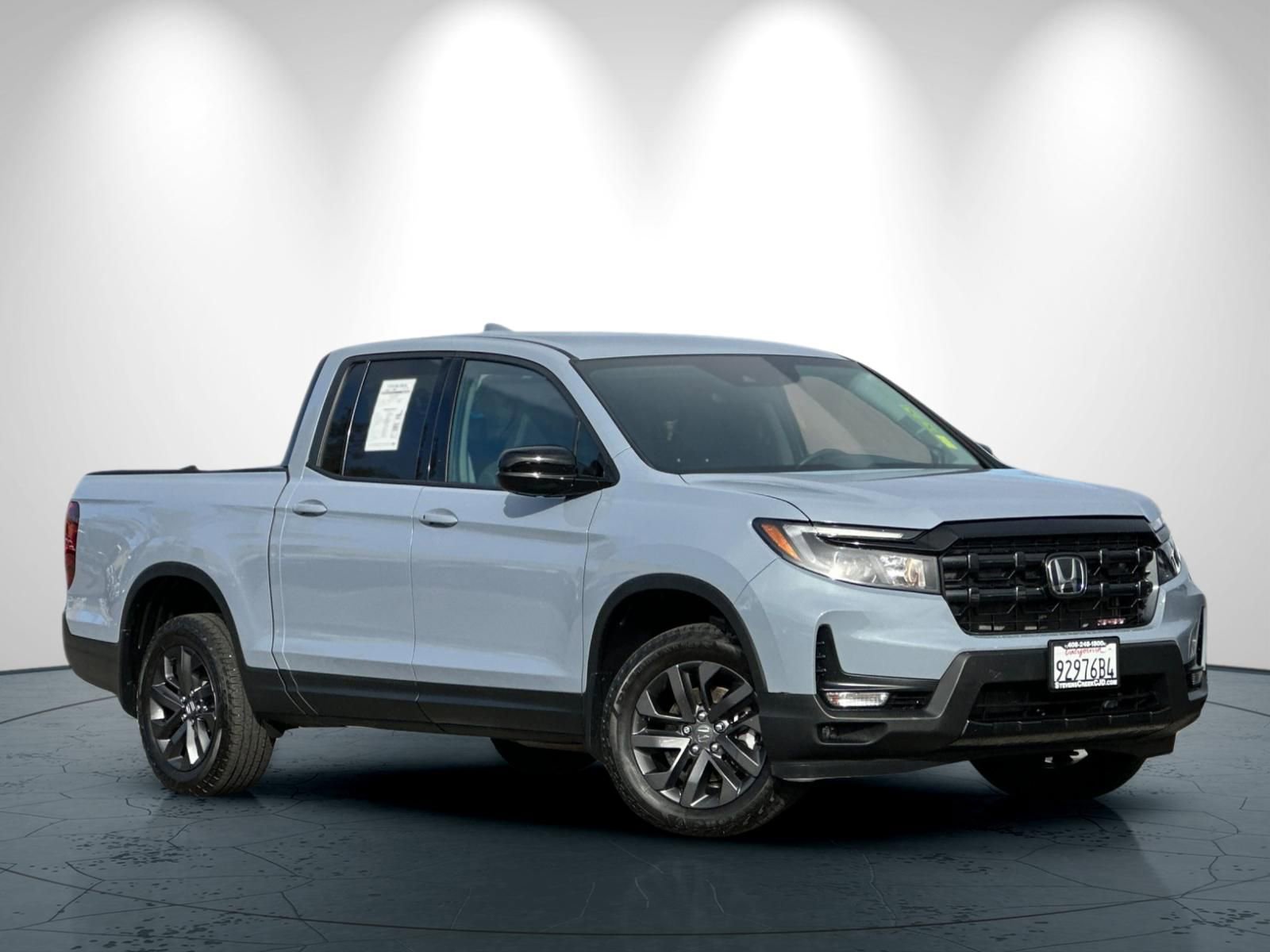Used 2024 Honda Ridgeline Sport image 2
