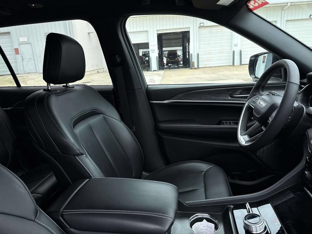 Used 2025 Jeep Grand Cherokee L Limited AWD/4WD image 14