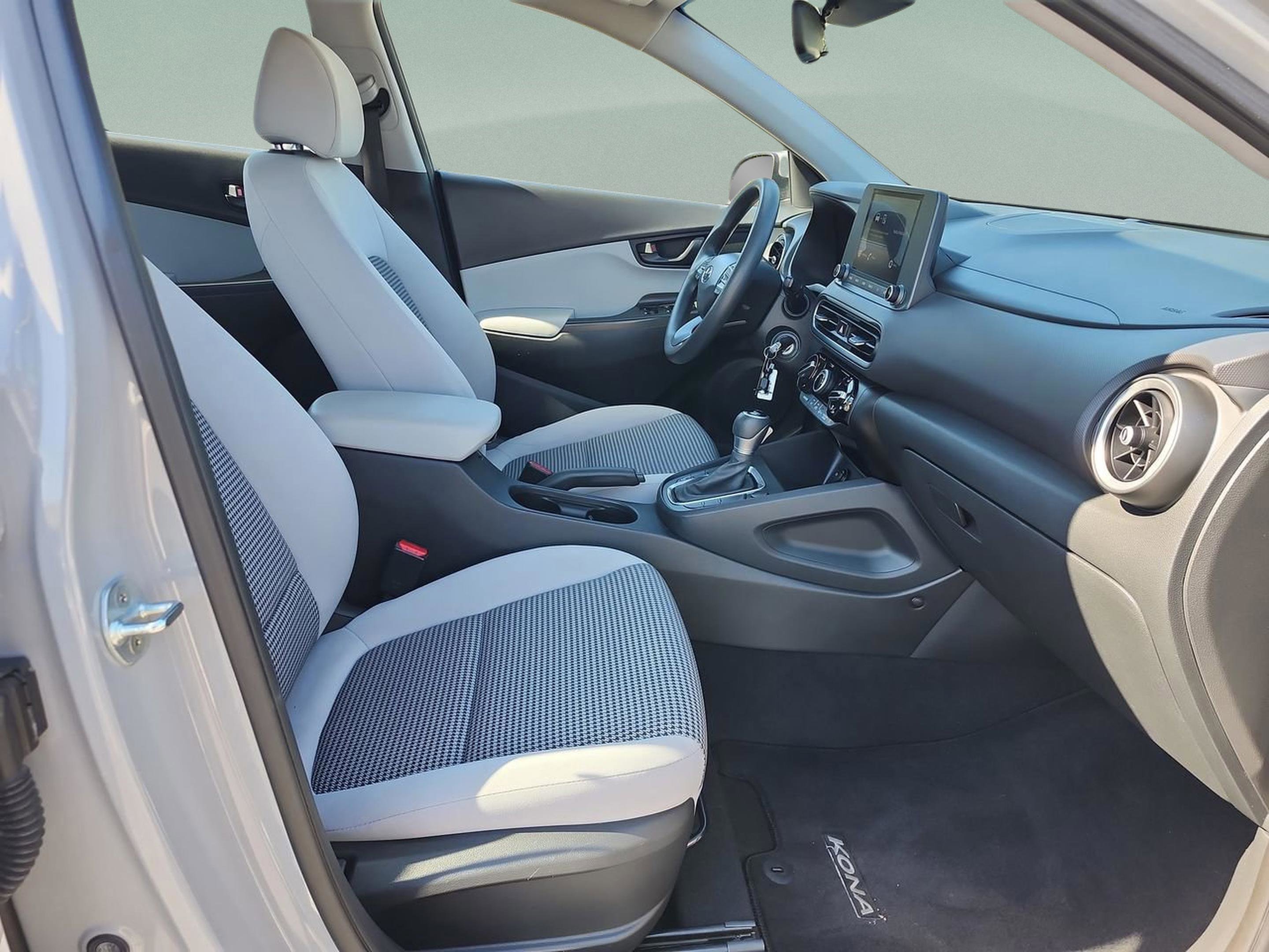 Used 2022 Hyundai Kona SE image 19