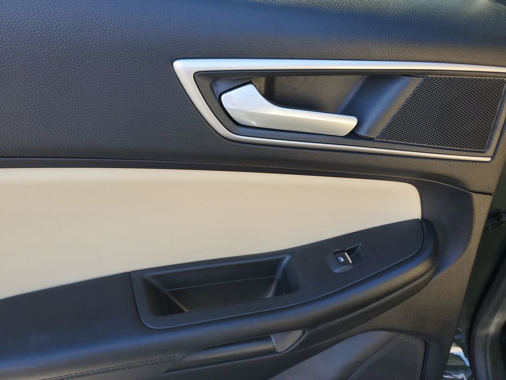 Used 2022 Ford Edge SEL w/ Convenience Package image 16