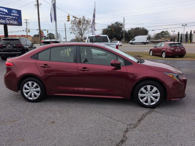Used 2022 Toyota Corolla LE image 2