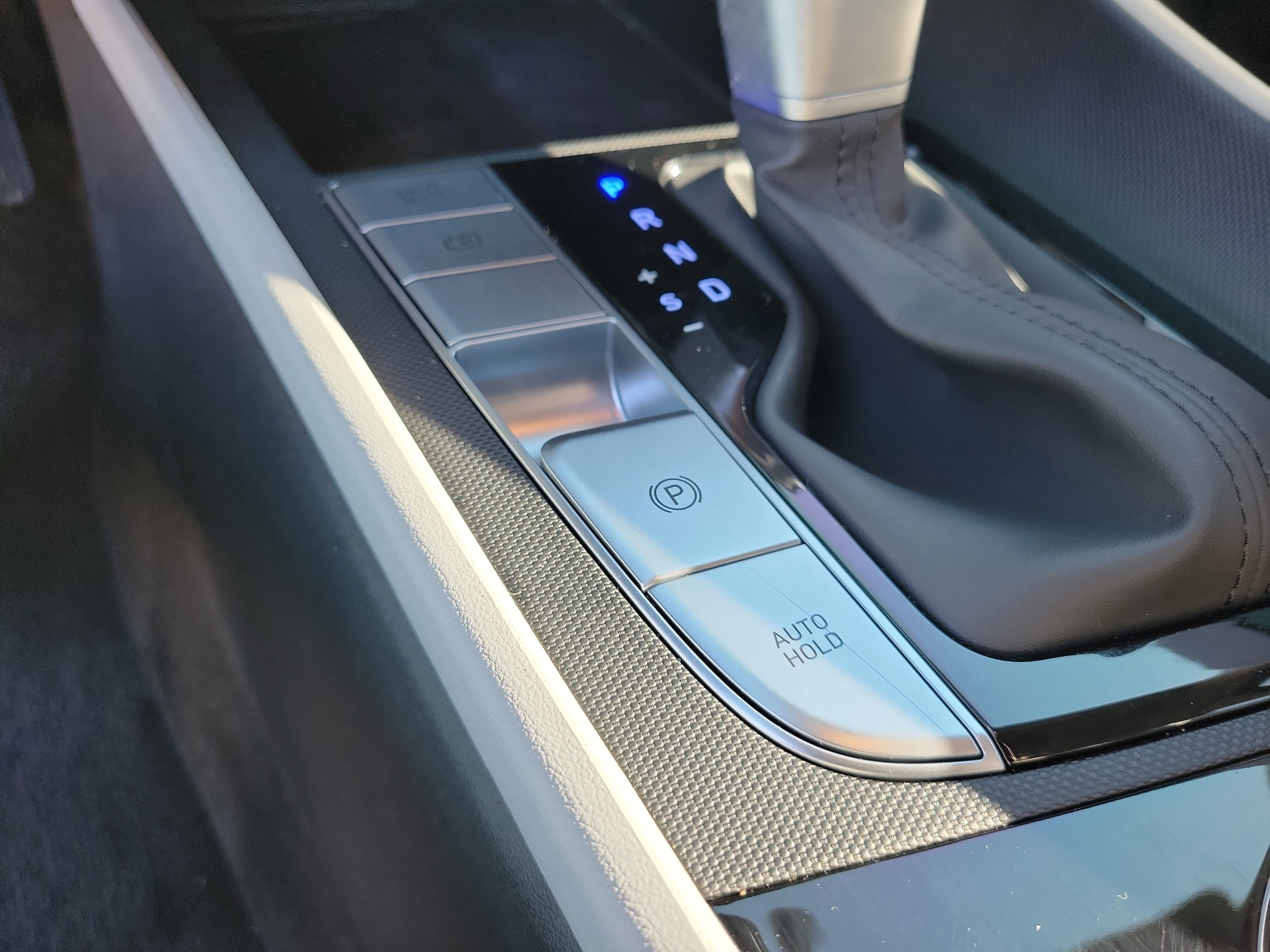 Used 2023 Hyundai Elantra Limited image 33