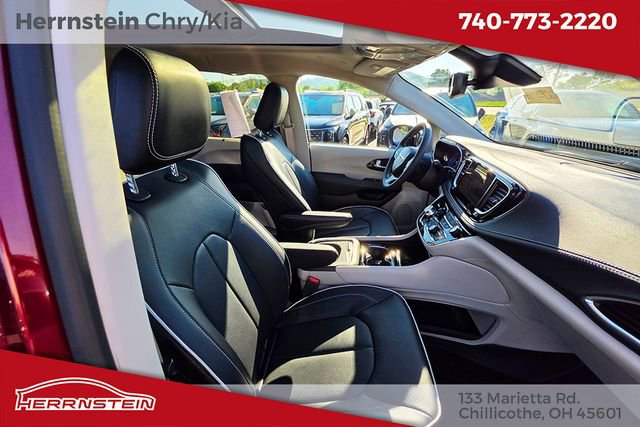 Used 2023 Chrysler Pacifica Limited FWD image 30