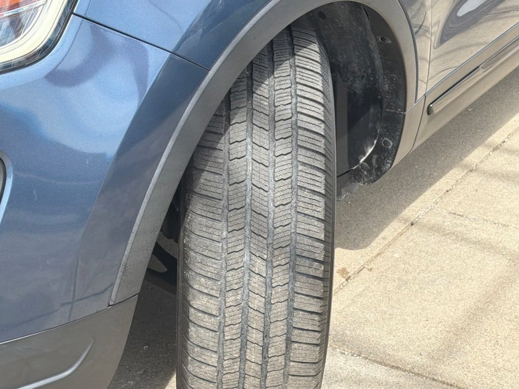 Used 2018 Ford Explorer XLT w/ Equipment Group 202A FWD image 11