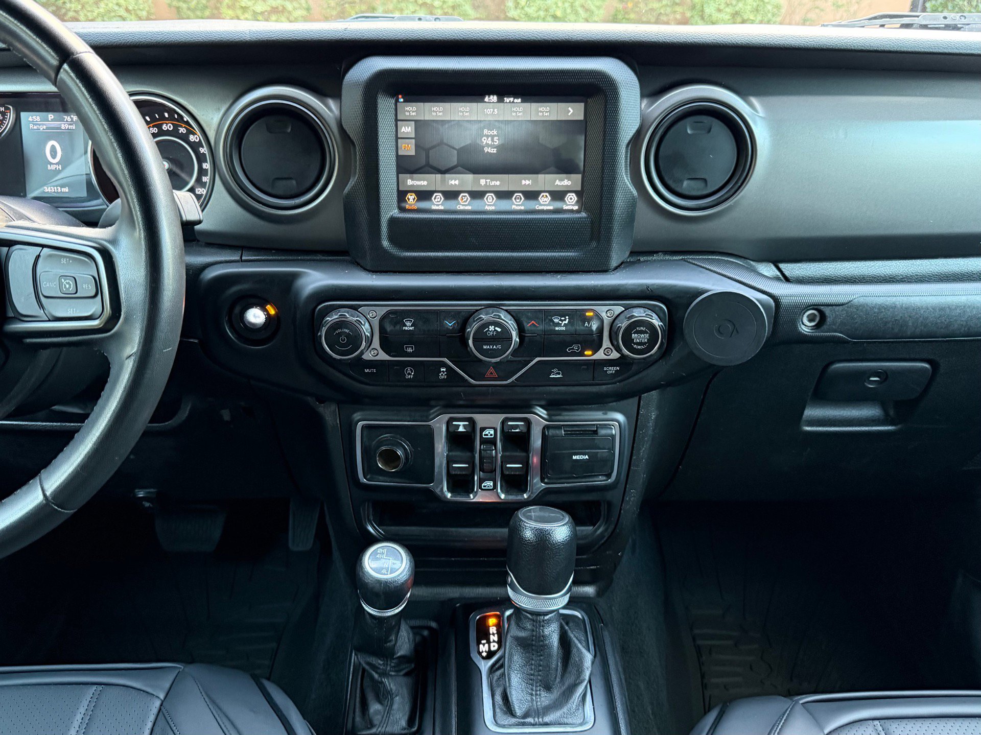 Used 2023 Jeep Gladiator Sport image 26