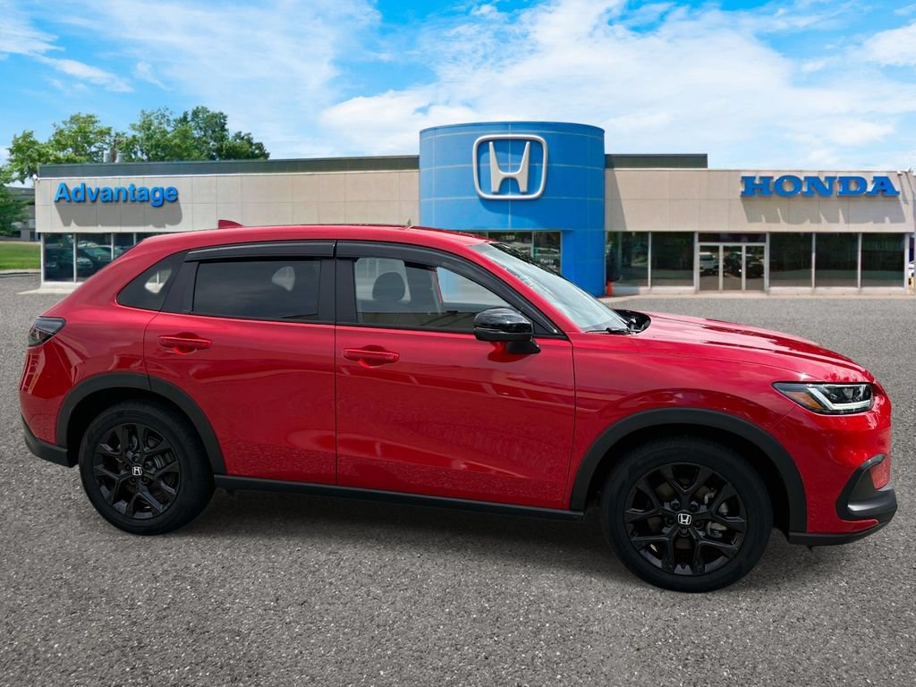 Used 2025 Honda HR-V Sport image 3