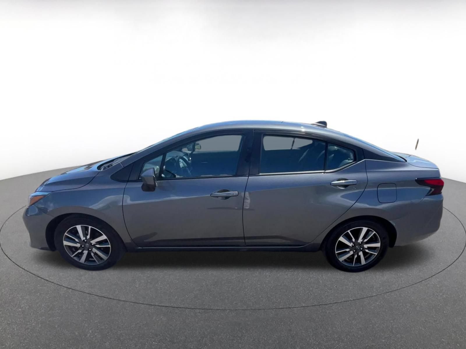 Used 2025 Nissan Versa SV FWD image 9