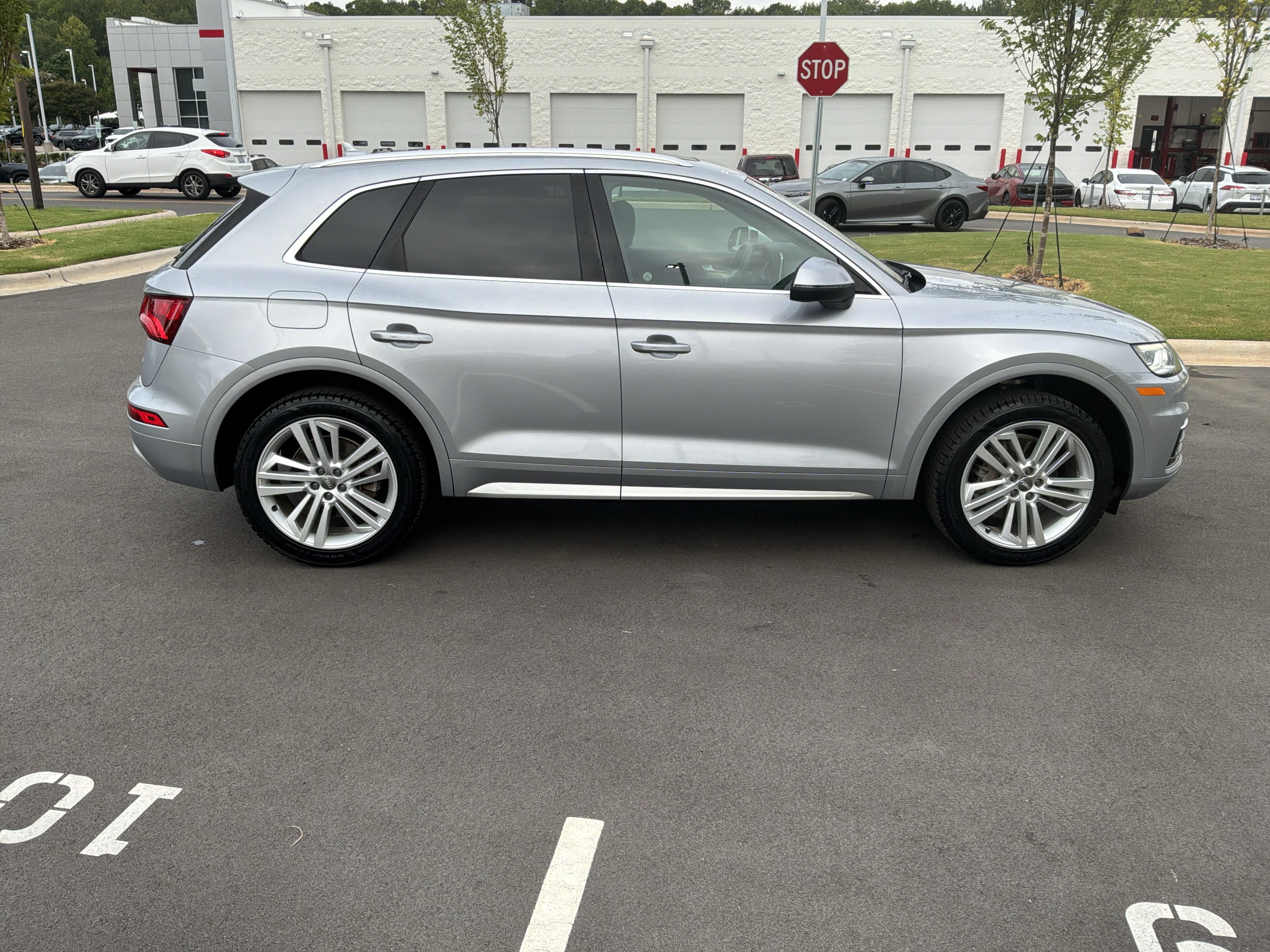Used 2019 Audi Q5 2.0T Premium Plus w/ Premium Plus Package AWD/4WD image 11