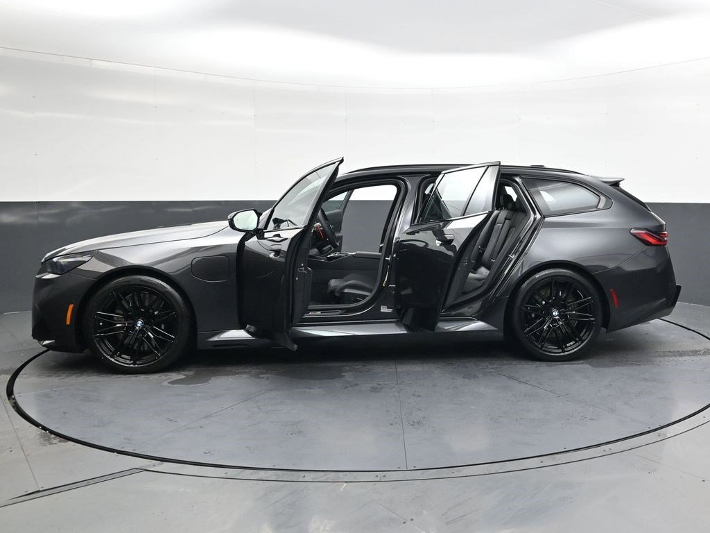 Used 2026 BMW M5 Touring image 36