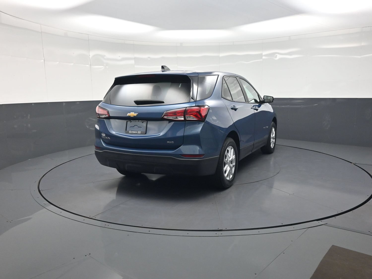 Used 2024 Chevrolet Equinox LS w/ LS Convenience Package AWD/4WD image 3