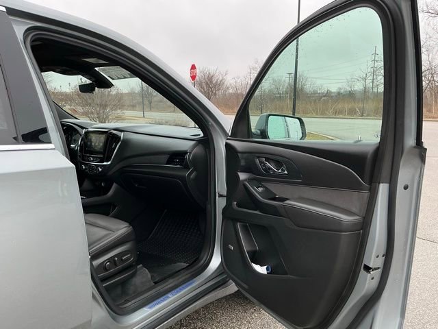 Used 2023 Chevrolet Traverse High Country image 16