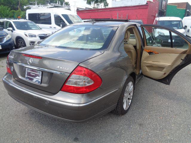 Used 2009 Mercedes-Benz E 350 4MATIC Sedan image 22