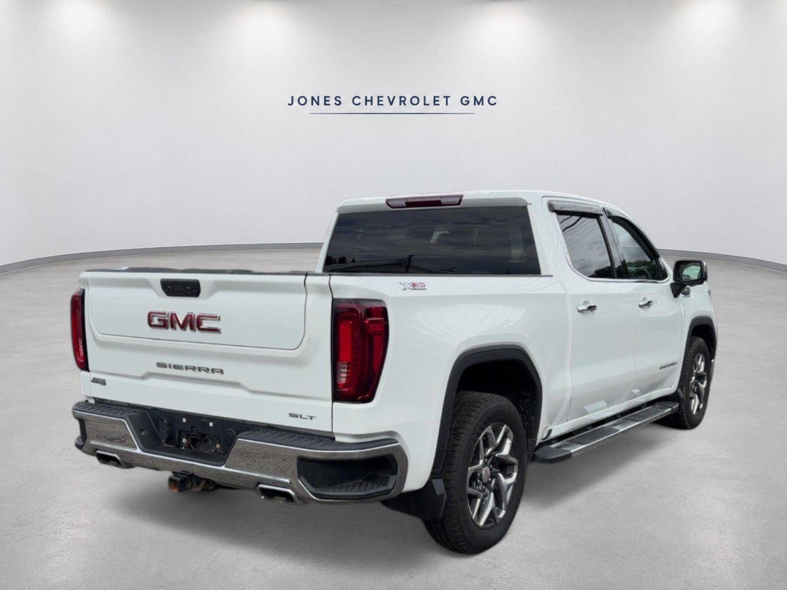 Used 2023 GMC Sierra 1500 SLT w/ SLT Premium Package AWD/4WD image 4