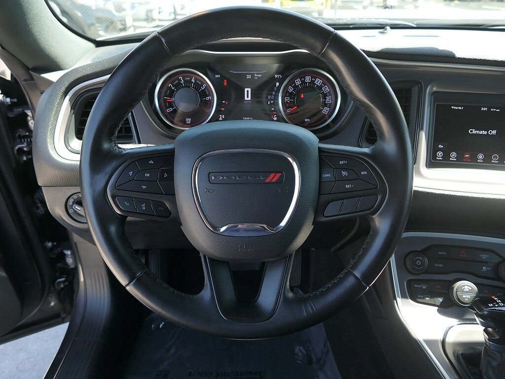 Used 2022 Dodge Challenger SXT RWD image 17