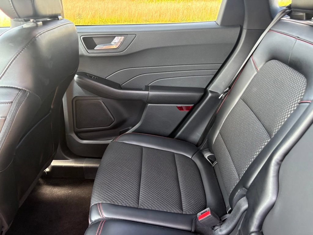 Used 2023 Ford Escape ST-Line Select AWD/4WD image 42
