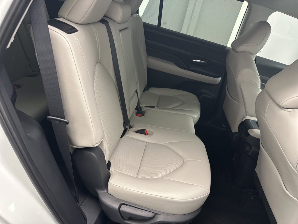 Used 2024 Toyota Grand Highlander XLE image 11