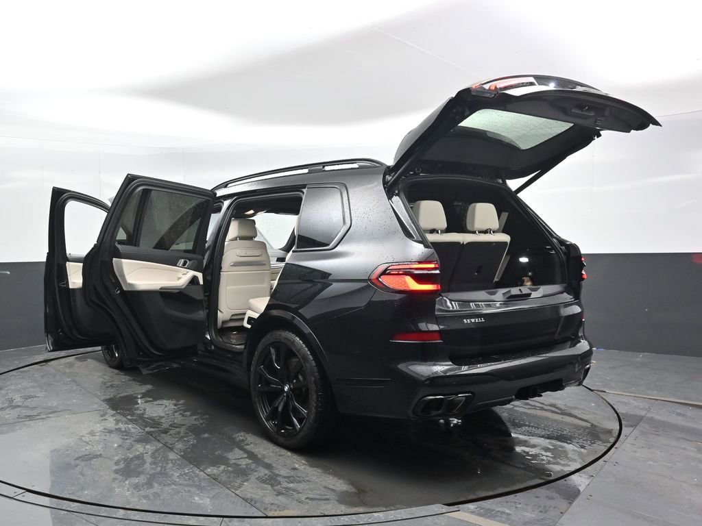 Used 2025 BMW X7 M60i image 57