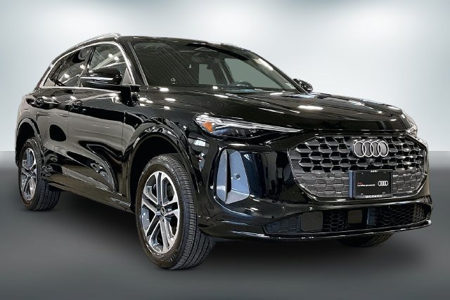 Certified 2025 Audi Q5 Premium Plus w/ Premium Plus AWD/4WD image 1