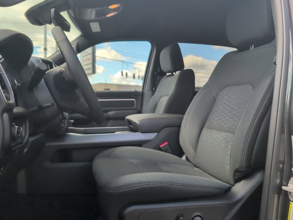 New 2025 RAM 1500 4x4 Crew Cab image 18