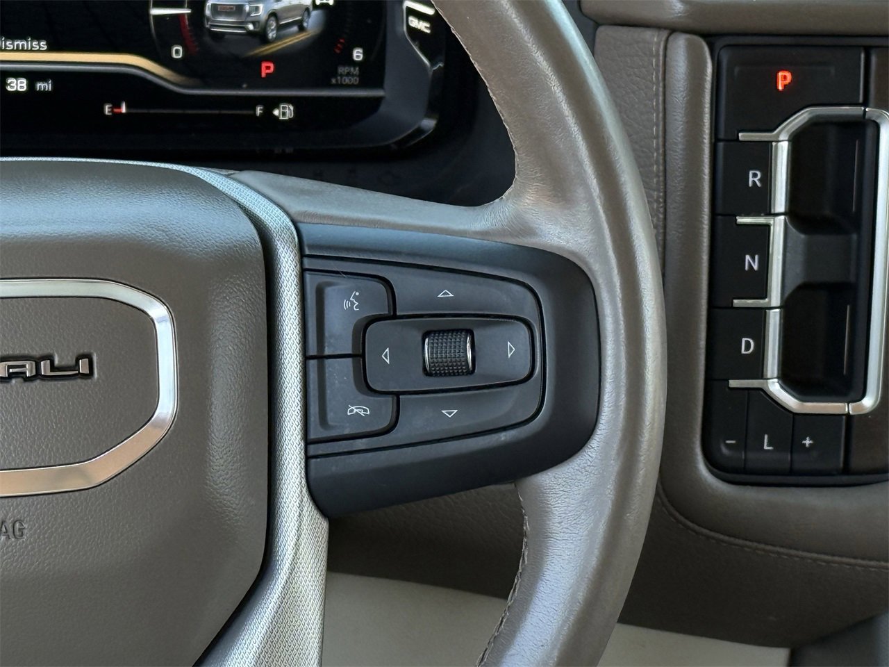 Used 2022 GMC Yukon XL Denali image 14