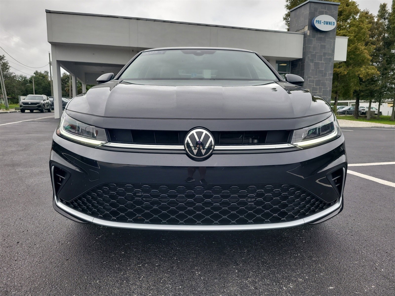 Certified 2025 Volkswagen Jetta SE image 2