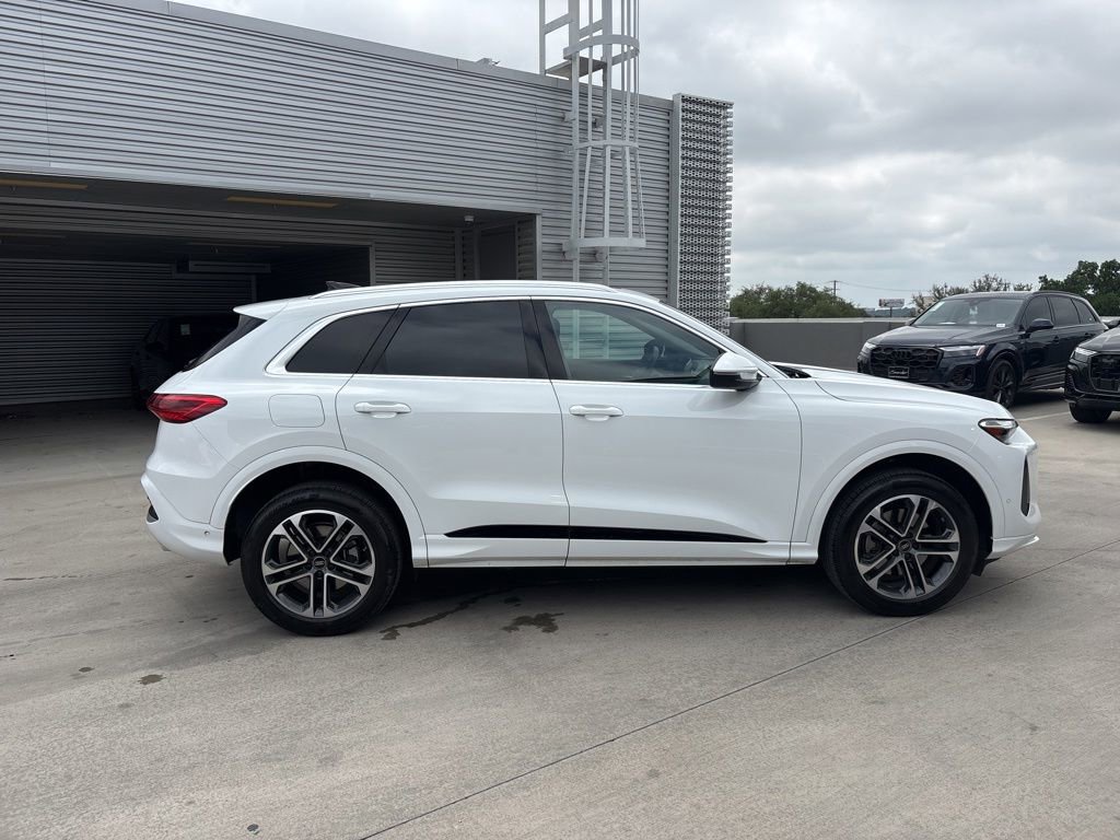 Certified 2025 Audi Q5 Premium w/ Convenience Package AWD/4WD image 4
