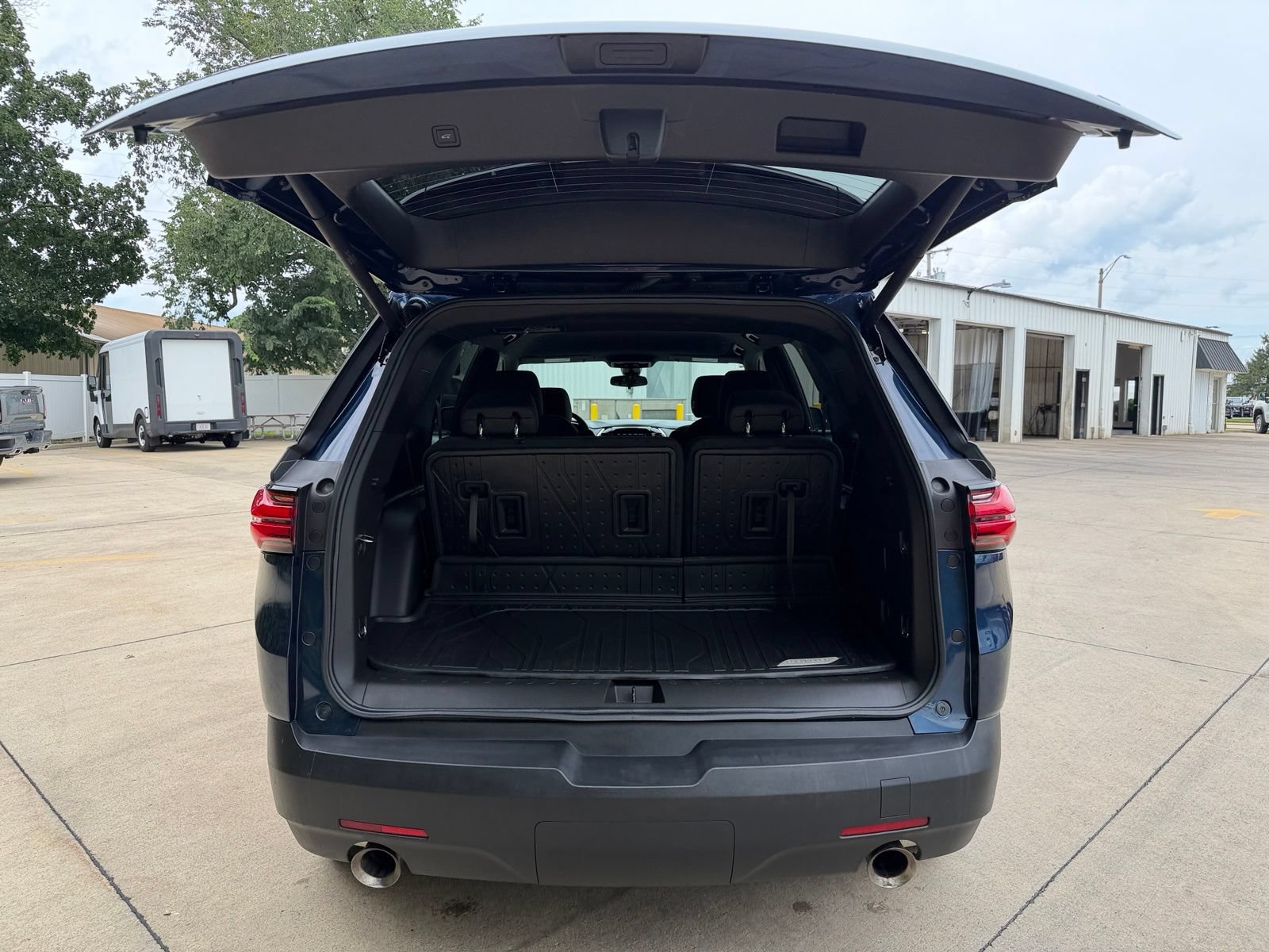 Used 2023 Chevrolet Traverse LT FWD image 34