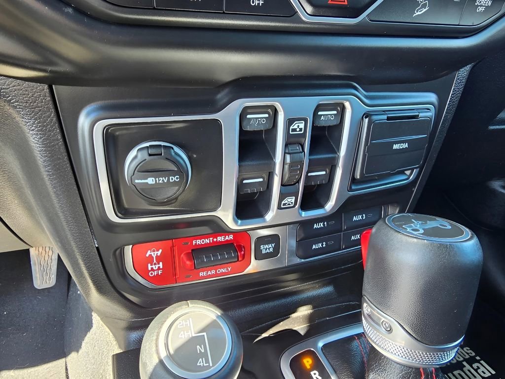 Used 2018 Jeep Wrangler Unlimited Rubicon w/ Dual Top Group AWD/4WD image 19