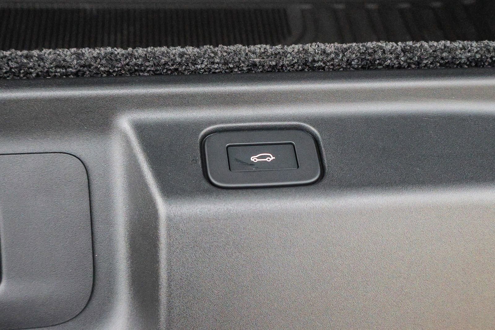 New 2025 Land Rover Range Rover SE image 29