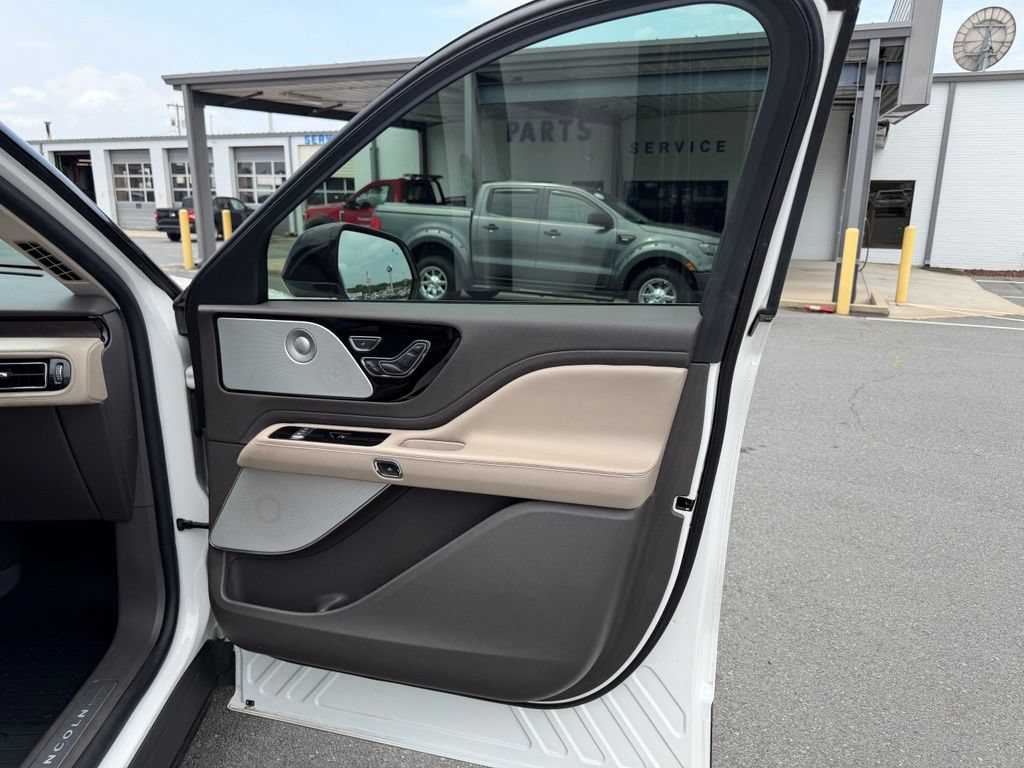 Used 2022 Lincoln Aviator Reserve w/ Equipment Group 201A AWD/4WD image 28