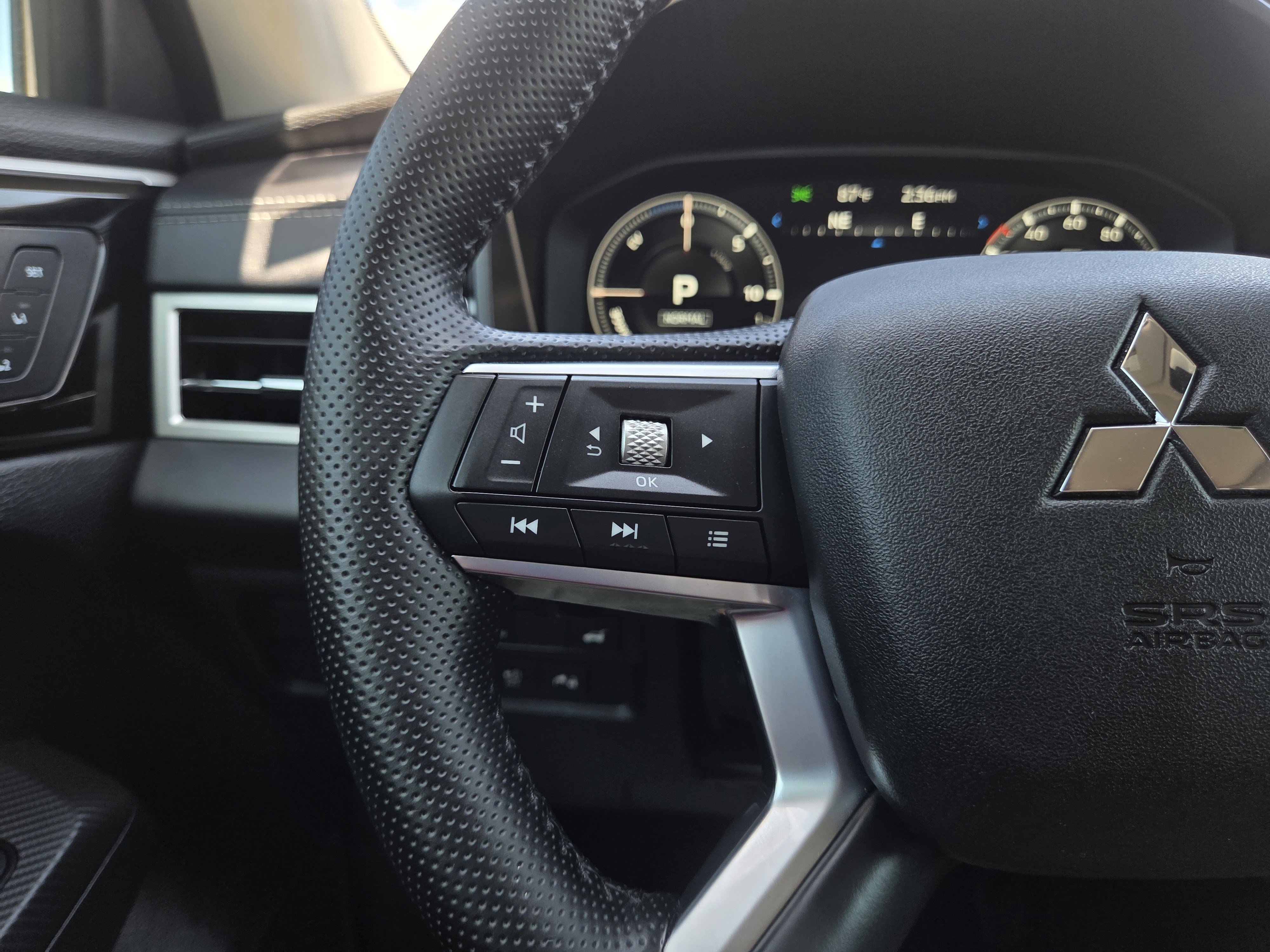 Used 2024 Mitsubishi Outlander SEL Black Edition image 41