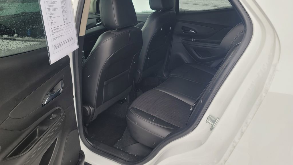 Used 2022 Buick Encore Preferred AWD/4WD image 25