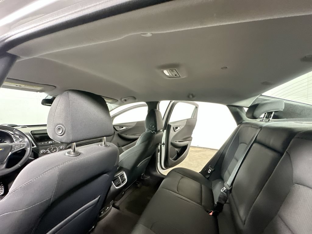 Used 2017 Chevrolet Malibu LT FWD image 13