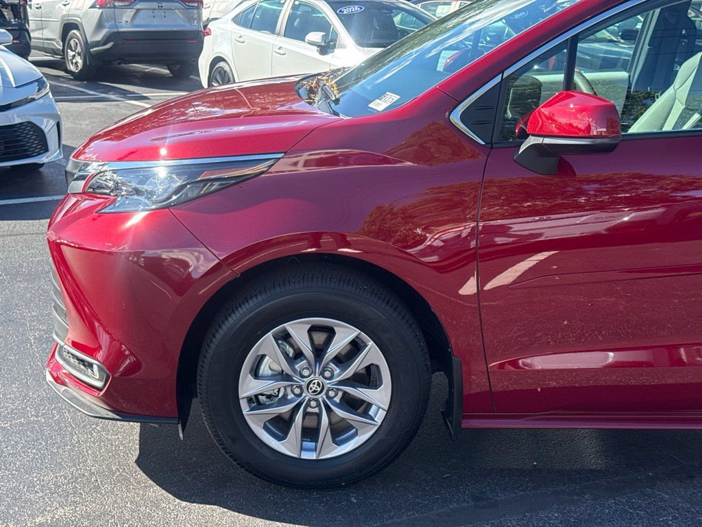 Certified 2026 Toyota Sienna XLE FWD image 2