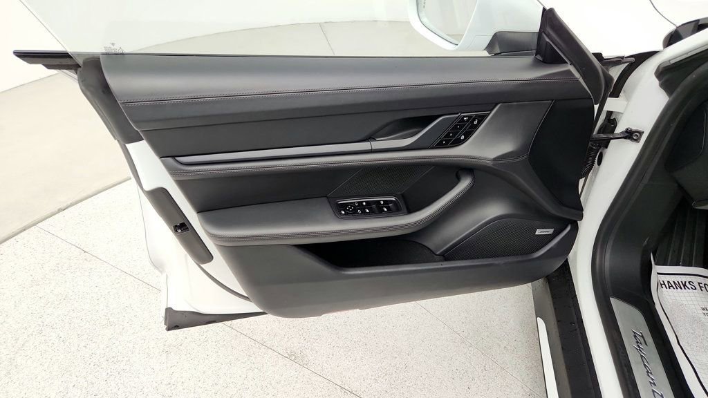 Used 2020 Porsche Taycan image 11