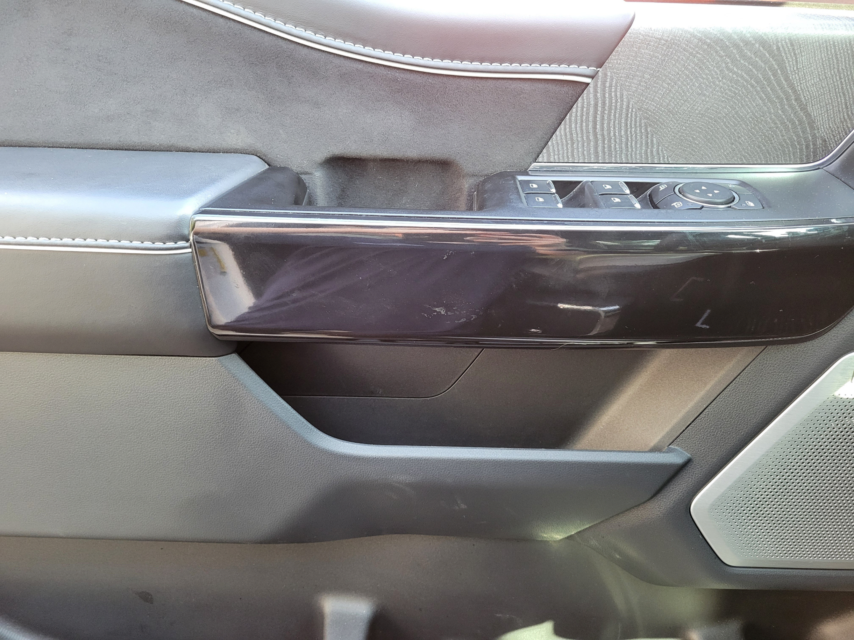 Used 2023 Ford F150 Lightning Platinum AWD/4WD image 12
