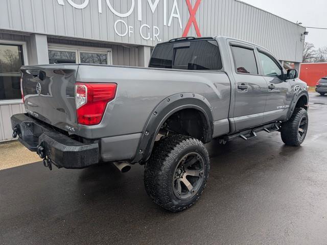 Used 2017 Nissan Titan S image 6