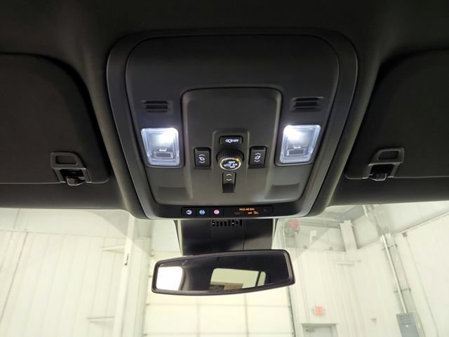 Used 2025 GMC Yukon XL Denali AWD/4WD image 37