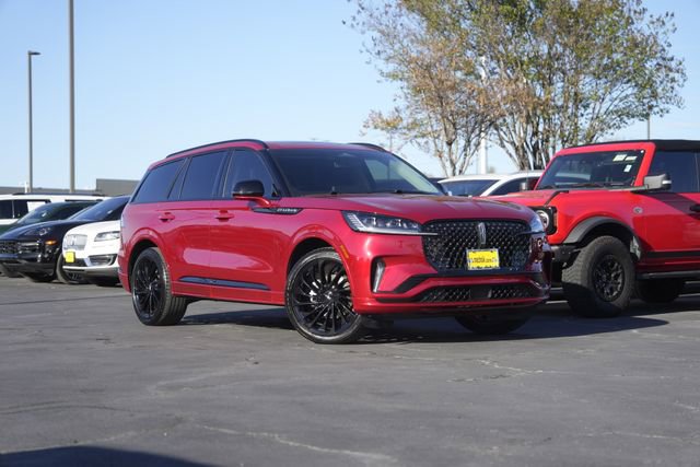 Used 2025 Lincoln Aviator Reserve w/ Equipment Group 201A image 2